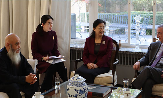 全國(guó)婦聯(lián)、中國(guó)婦基會(huì)等攜手向西班牙捐贈(zèng)10萬套隔離衣
